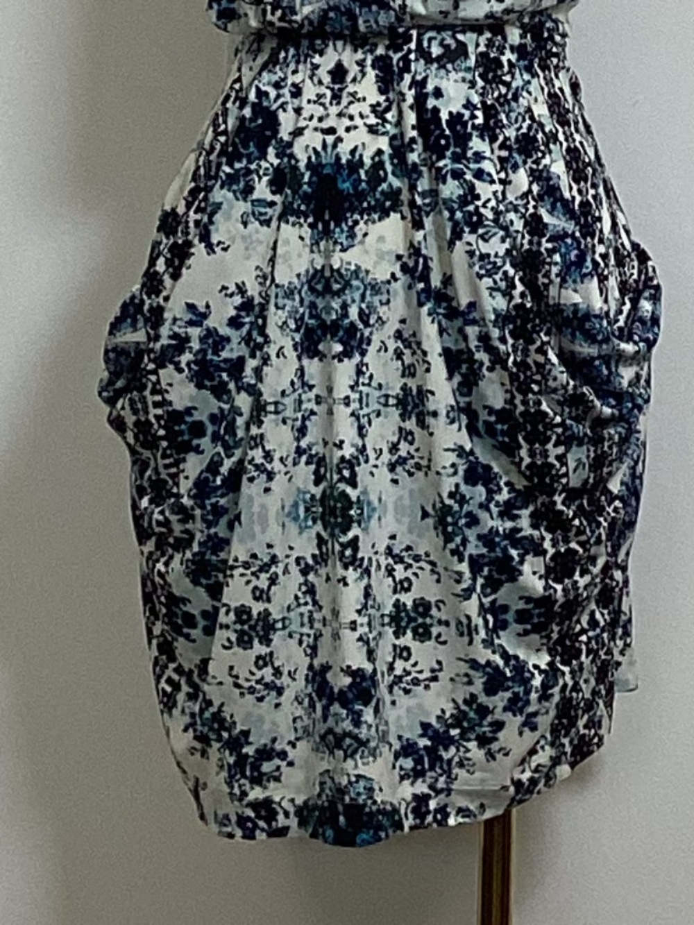 BCBG Generation Blue & White Razor Back Dress Large EUC - Picture 5 of 6